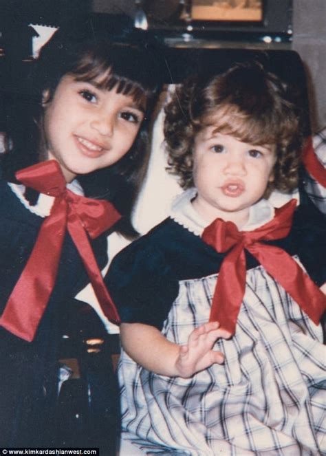 Kourtney Kardashian Shares NAKED Photo Of Khloe Daily Mail Online