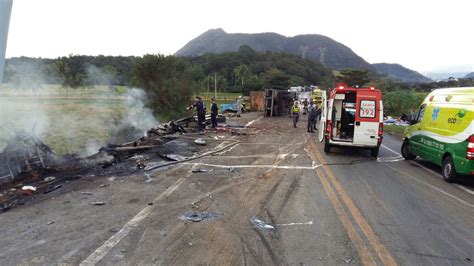 Trag Dia Em Guarapari Mortos E Feridos Em Acidente Envolvendo