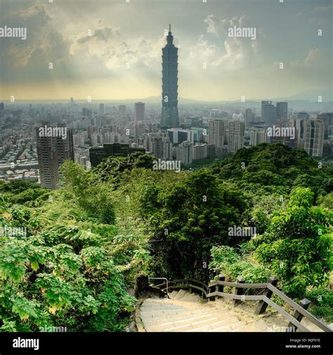 dramatic cityscape  taipei  famous landmark  skyscraper