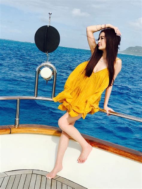 Ôn Bích Hà diện bikini nóng bỏng ở tuổi 52