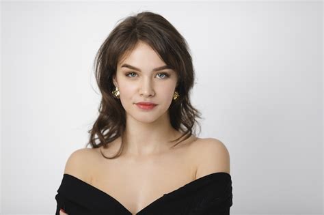 Premium Photo Fashion Portrait Of Brunette Woman In Studio