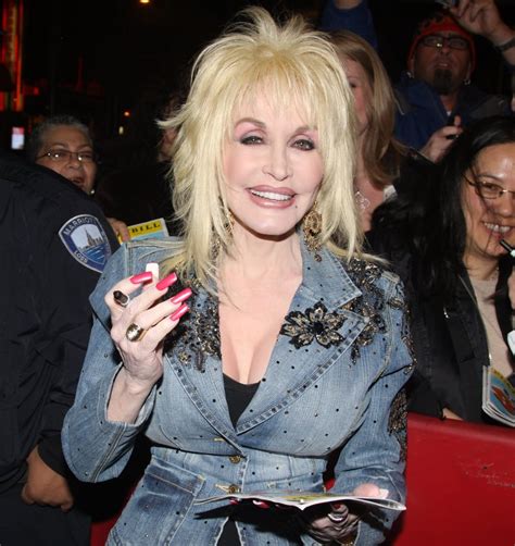 Why Dolly Parton Wears Nude Fingerless Gloves Ps Fashion