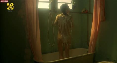 Naked L Dia Brondi In O Beijo No Asfalto