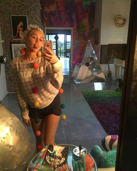 Miley Hot Celebs Home