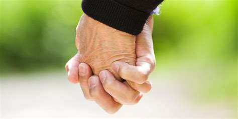 Pareja gay de mayores viral con su sesión fotográfica