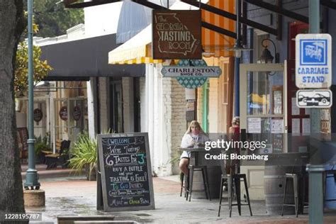 Savannah Georgia City Market Photos and Premium High Res Pictures ...