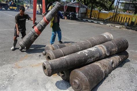 Proses Perawatan Meriam Peninggalan Penjajahan Kolonial Belanda