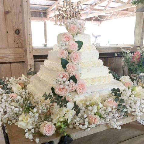 This Diy Costco Wedding Cake Hack With Trader Joe S Flowers Only Cost