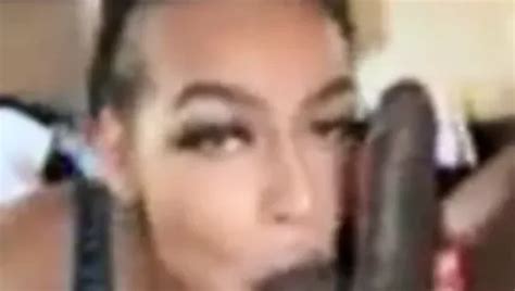 Chupando Pau Da Travesti Antes De Gozar Shemale Porn Ed Xhamster