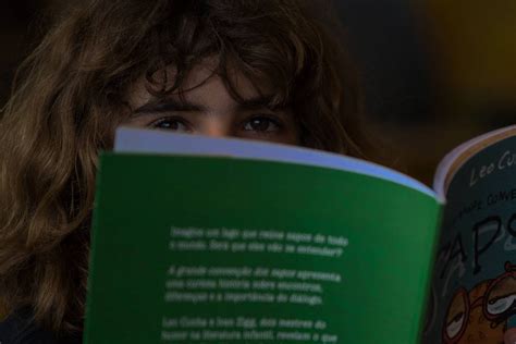 Prêmio Sesc de Literatura é acusado de censurar livro gay Ilustrada Folha