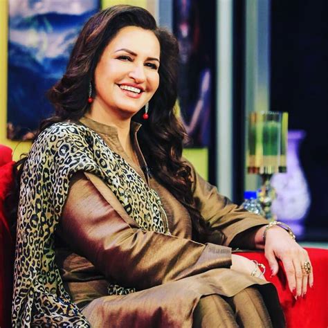 5 Hot Sexy Saba Faisal Bikini Pics