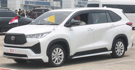 Kijang Innova Zenix Hybrid Dipakai Paus Dan Jokowi Ini Kata Bos Toyota