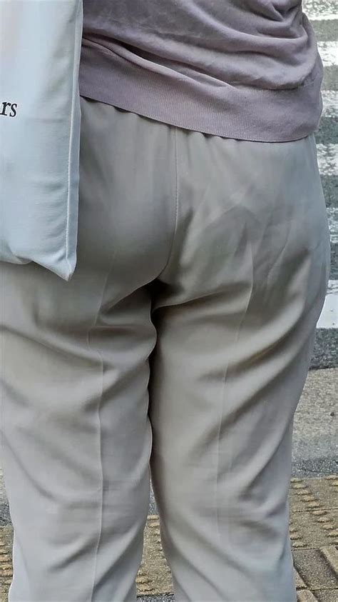 Mira お尻のデカい女性 Pornhub 大きなお尻 パンティライン Porn SpankBang