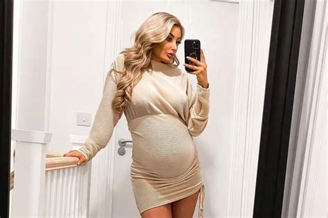 Love Island S Chloe Crowhurst Strips Completely Naked