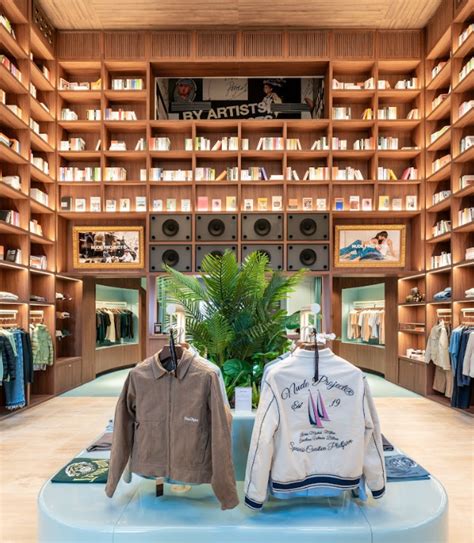 Nude Project abre su tienda más espectacular en La Roca Village