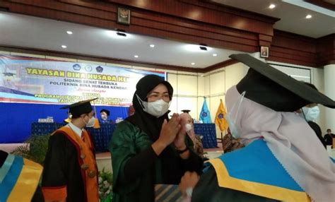 Politeknik Bina Husada Kendari Mewisuda Lulusan Dengan Prokes