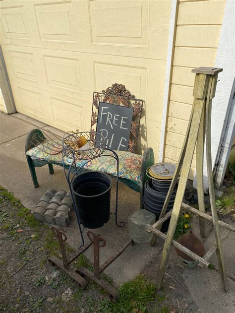 Free Stuff - Plant Stands - Carlton, Oregon | Facebook Marketplace