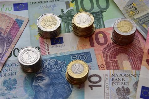 Kursy Walut Ile Kosztuj Euro Dolar I Frank Biznes W Interia Pl