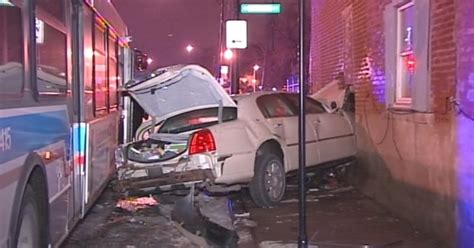 7 Hurt When Car Crashes Into Building In Humboldt Park Cbs Chicago