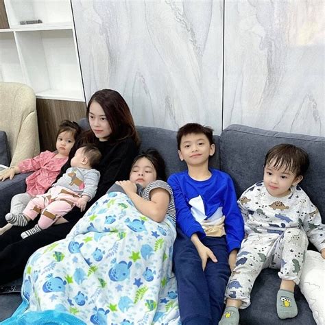 Những hot mom sinh 5 7 con vẫn đẹp vạn người mê