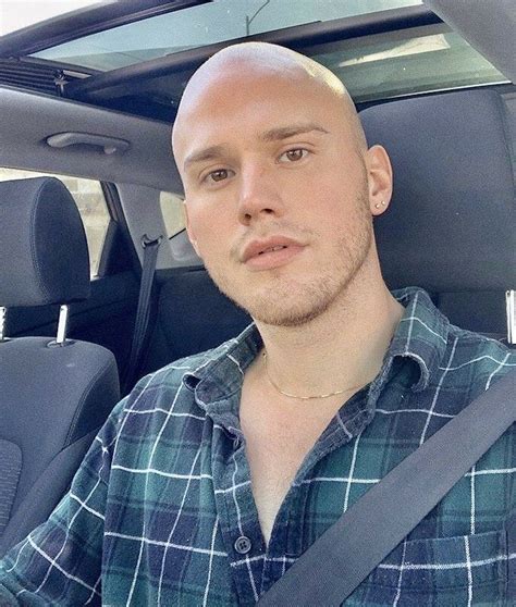 Pin Von Nik Auf Hot Glatzk Pfige M Nner Haarschnitt M Nner Glatze