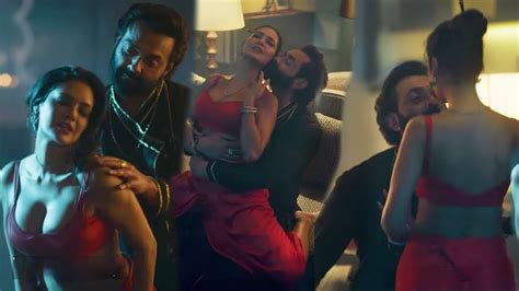 आशरम 3 Webseries म Esha Gupta न क बशरम क हद पर Aashram Hot