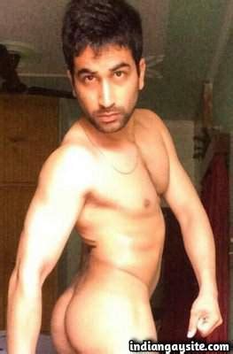 Fit Naked Hunk Teasing Sexy Bubble Butt Indian Gay Site