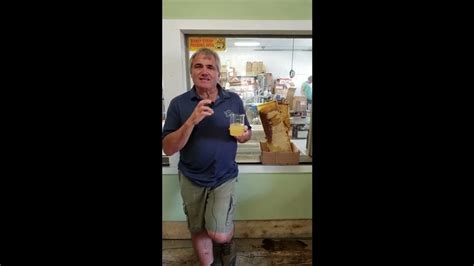 Как в канадском хозяйстве производят медовый уксус - YouTube