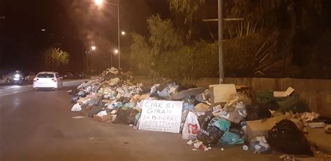 Palermo Invasa Dai Rifiuti Avviata La Bonifica In Via Nicoletti Live