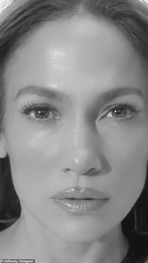 Jennifer Lopez Poses Completely Nude As She Celebrates Turning Hot Lifestyle News