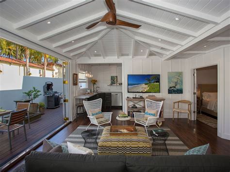 Modern Beach Bungalow Design At Carlos Brookover Blog
