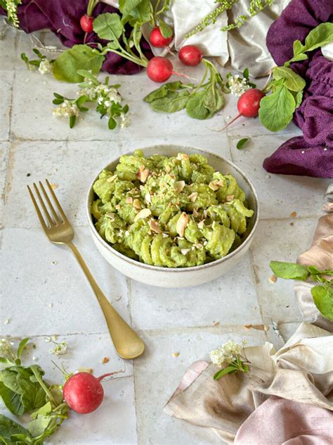 Pesto Di Foglie Di Ravanelli E Frutta Secca Sfizioso E Antispreco