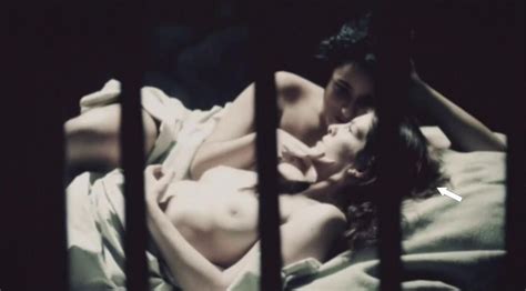 Naked Ana Abbott in Magnífica 70