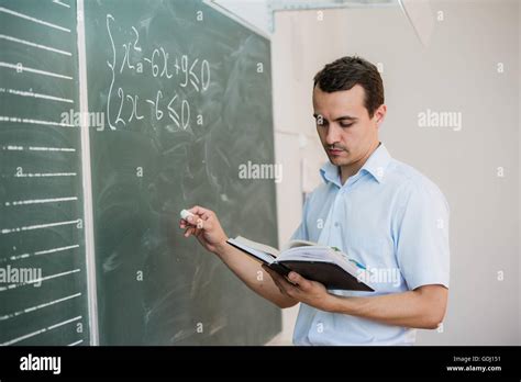 Male Teacher Hi Res Stock Photography And Images Alamy