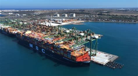 Portugal Puerto De Sines Recibe A Uno De Los Buques Portacontenedores