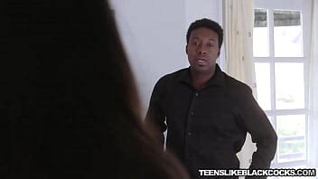 Nena de tetas pequeñas cabalga duro como una roca BBC vaquera inversa después de BJ XVIDEOS