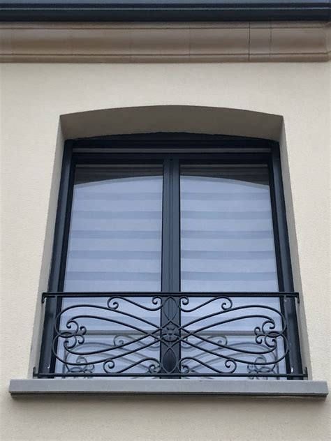 Garde corps de fenêtre en fer forgé Balcony grill design Balcony