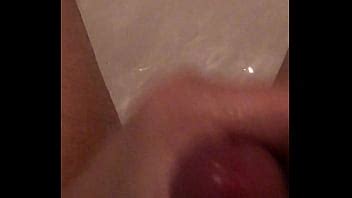 Chico Se Pajea Y Se Corre Boca Abajo XVIDEOS