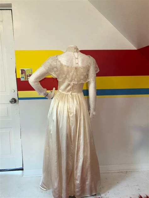 Vintage 70s/80s Lace Swiss Dot Satin Wedding Gown By Gunne Sax | Shop
