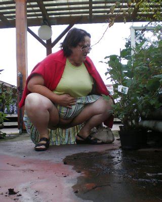 Fat Granny Spreads Ass In Public Porn Pictures Xxx Photos Sex Images Pictoa