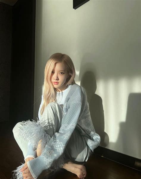 Blackpinks Rosé Spills Her Secrets On Taking The Perfect Instagram