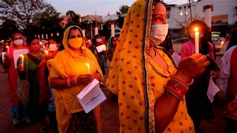 Muore Unaltra Donna Stuprata Proteste In Tutta Lindia