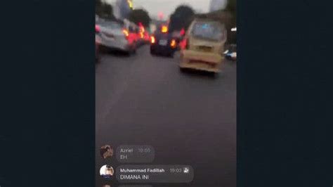 Sambil Live Facebook Pemotor Di Bandung Nekat Tabrakan Diri Ke Mobil