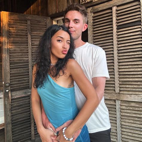 Hot girl Đà Nẵng gây sốt với gu ăn mặc gợi cảm cuộc sống sang chảnh Báo Dân trí