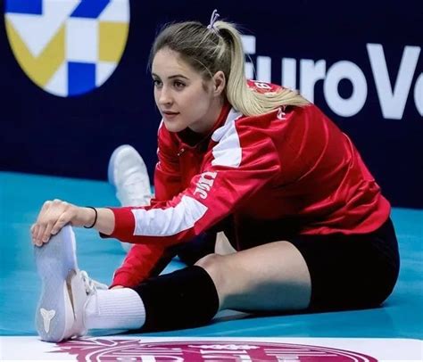 Nhan sắc gây thương nhớ của hot girl bóng chuyền vừa so tài tuyển Việt Nam Tinmoi