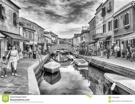 Arquitectura Pintoresca A Lo Largo Del Canal Isla De Burano Veni