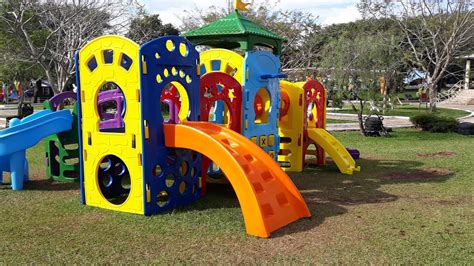 Praça Com Brinquedos - Praça municipal ganha novos brinquedos em Cristal do Sul.