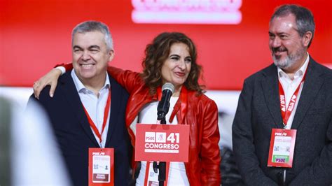 Pedro Sánchez mantiene en la ejecutiva del PSOE a María Jesús Montero y