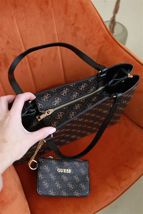 Купить Женская чёрная сумка Guess Гесс, цена 1705 ₴ — Prom.ua (ID ...