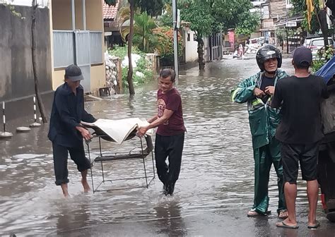 Wilayah DKI Jakarta Alami Genangan Akibat Guyuran Hujan BPBD Turun Tangan